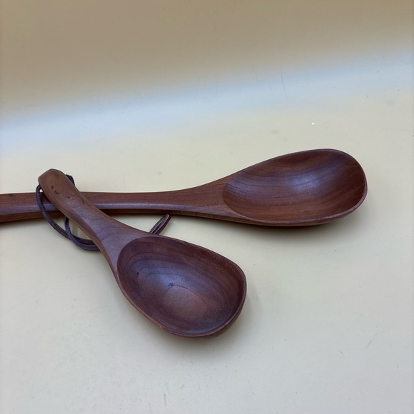 Vintage cherry wood hand carved spoons signed Paris, Ky, thanksgiving - Picture 2 of 10